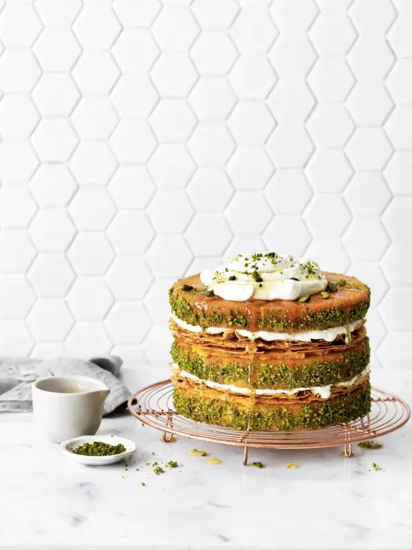 Baklavový dort s meruňkami a pistáciemi