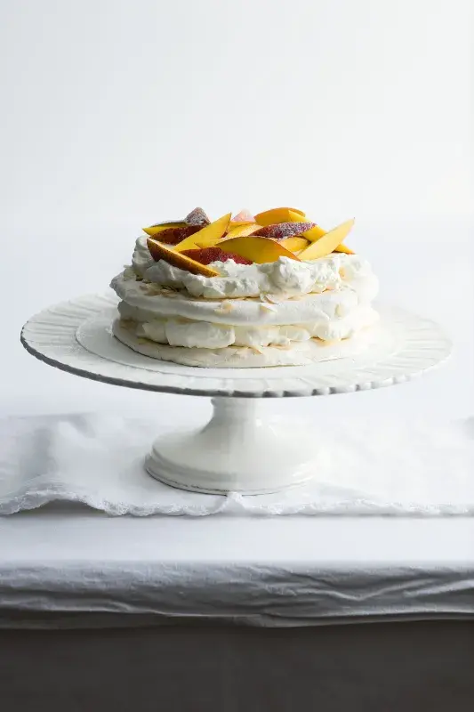 Bílkový dort s mandlemi