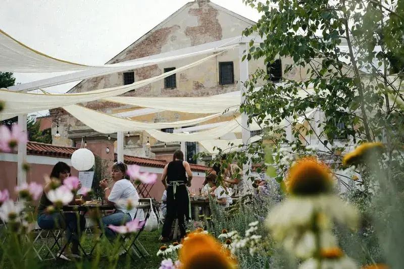 V Bistru Karel se relaxuje samo