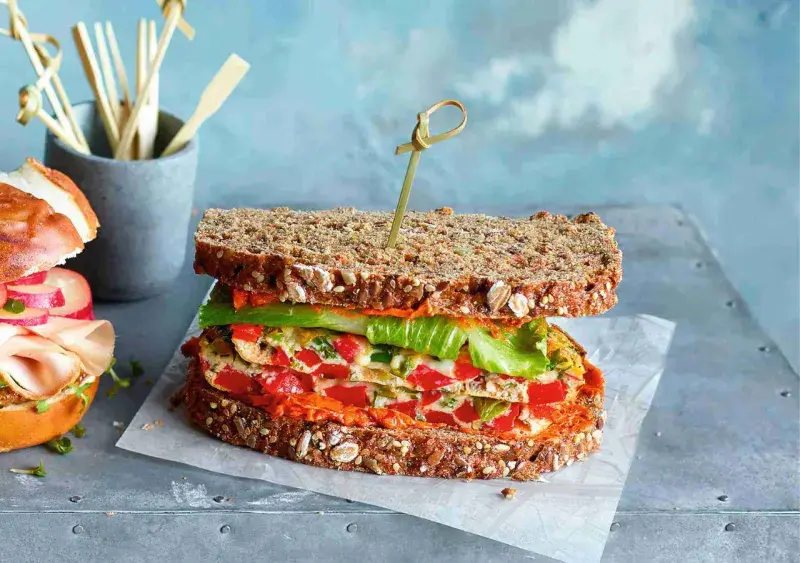 Semínkový chléb s barevnou frittatou