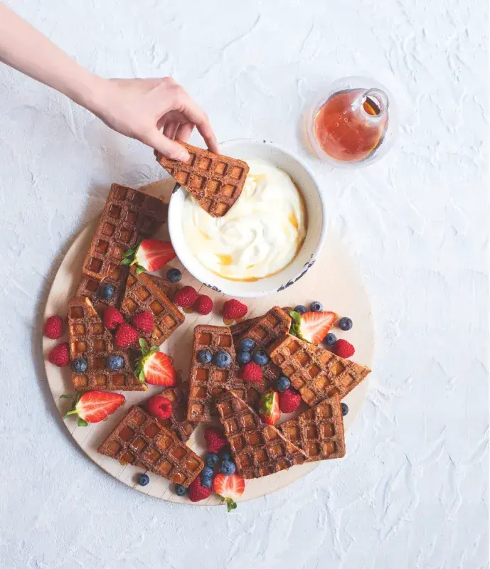 Čokoládové vafle z toustového chleba se smetanovým dipem