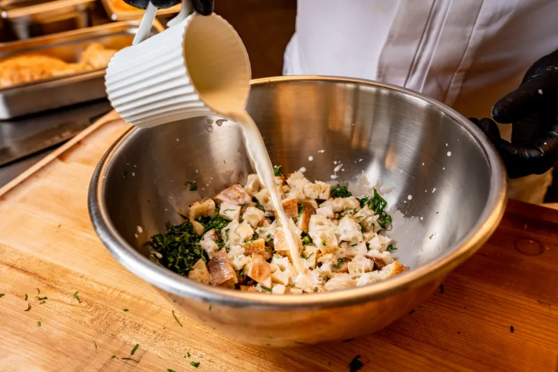 Příprava karlovarského knedlíku