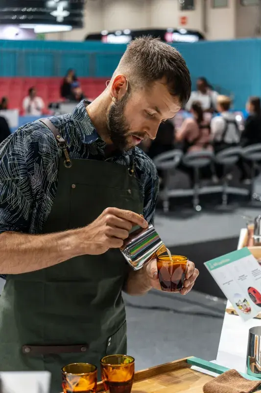 Kávě se věnuje Roman Nejedlý více než deset let, dnes patří mezi špičku