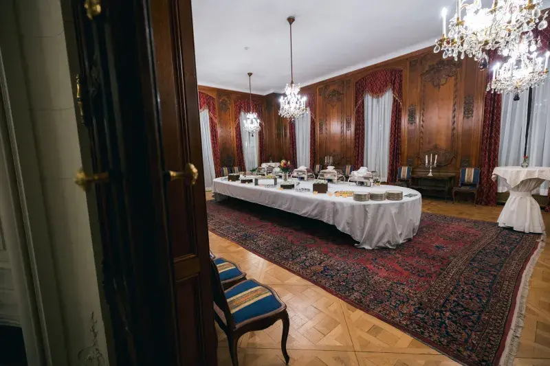 Díkůvzdání na US ambasádě