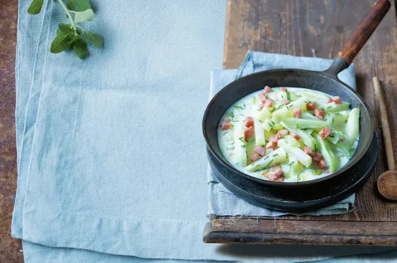 Dušené kedlubny se šunkou