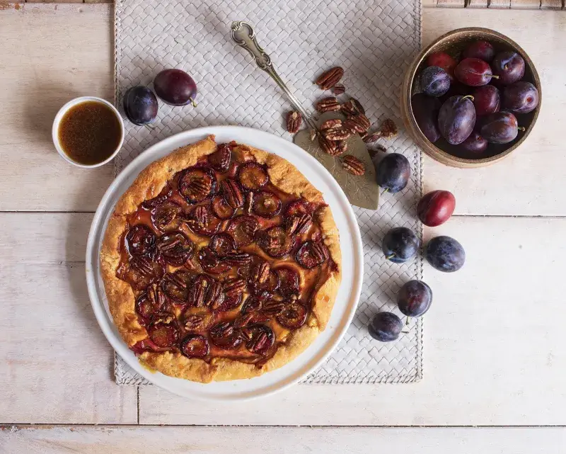 Galetka s pudinkem a karamelizovanými švestkami