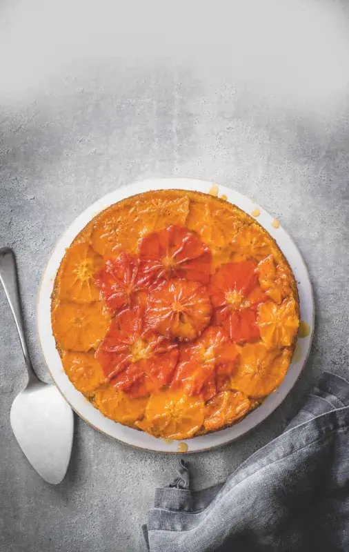 Grapefruitovo-klementinkový prolévaný obrácený koláč