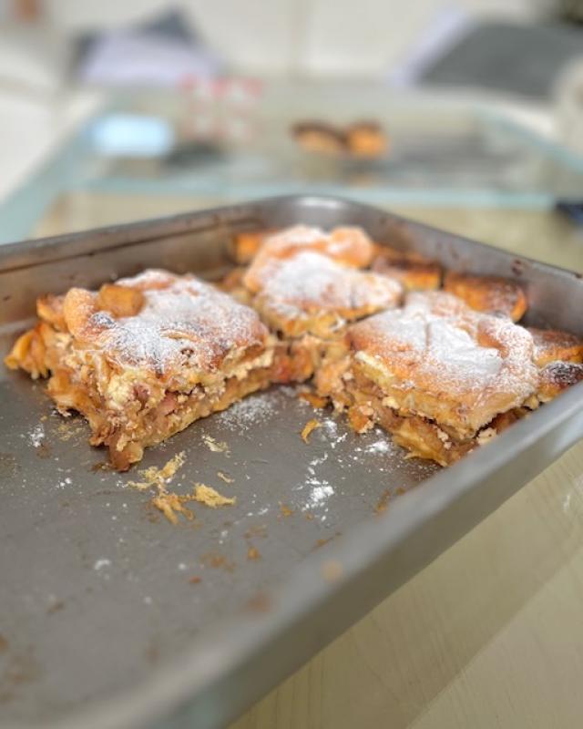 Hana Homoláčová říká, že základem její žemlovky jsou zkaramelizovaná neboli vymazlená jablíčka