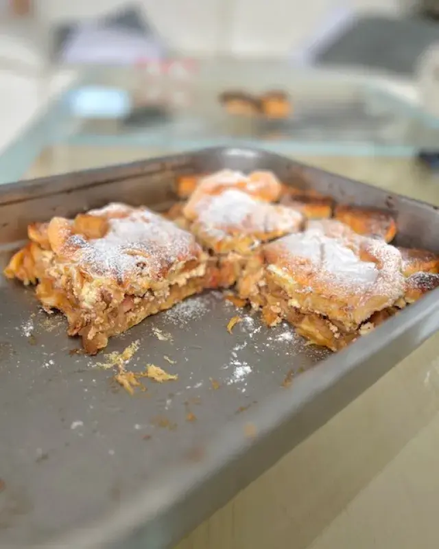 Hana Homoláčová říká, že základem její žemlovky jsou zkaramelizovaná neboli vymazlená jablíčka