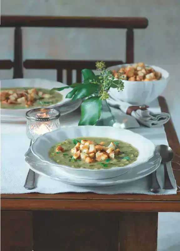 Hrachová polévka s krutony