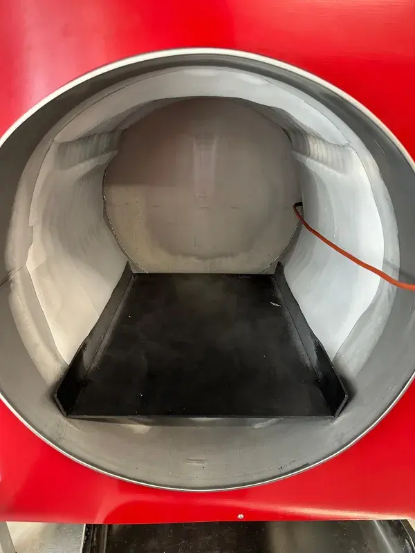 Lyofilizátor po sušení a voda ze sušené suroviny zmrzlá uvnitř