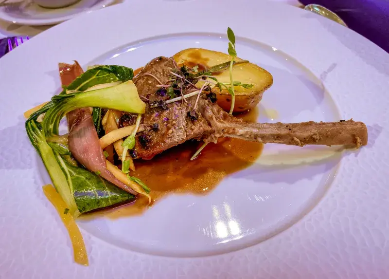 Jehněčí pečeně s marinádou v asijském stylu podle Kena Homa