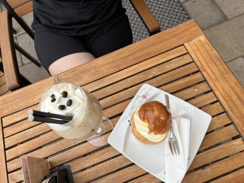 Větrník a ledové cappuccino z Bistrotéky