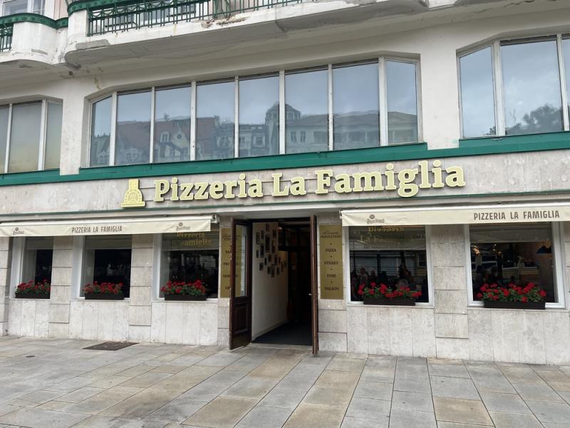 Pizzeria La Famiglia