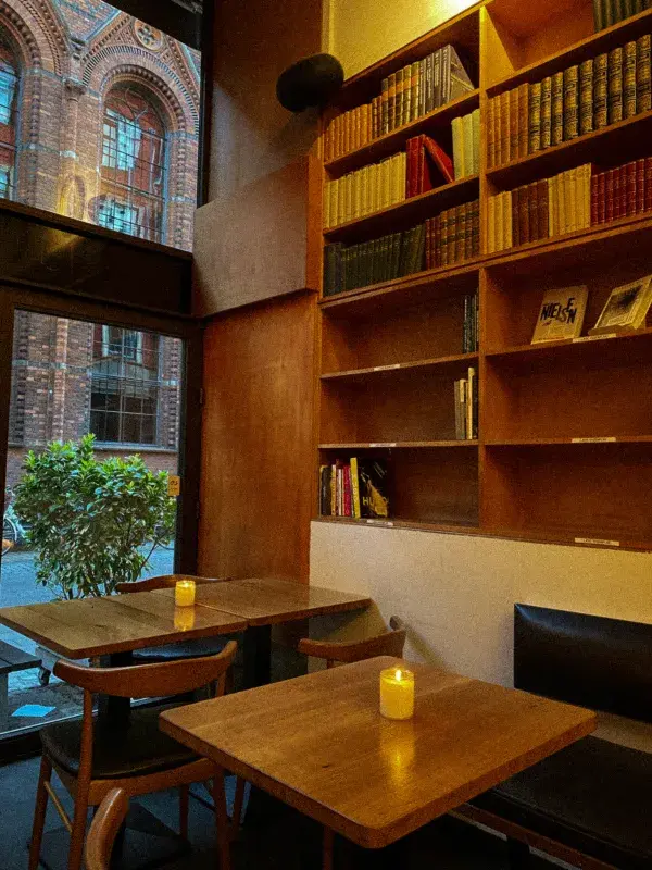 Paludan Bogcafé interiér