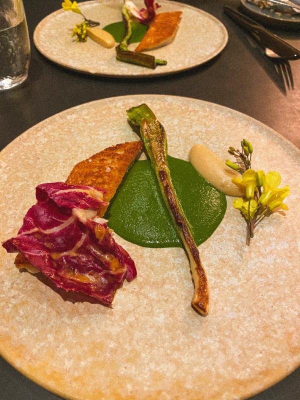 Smažený halibut s česnekem a petrželkou v restauraci Uformel
