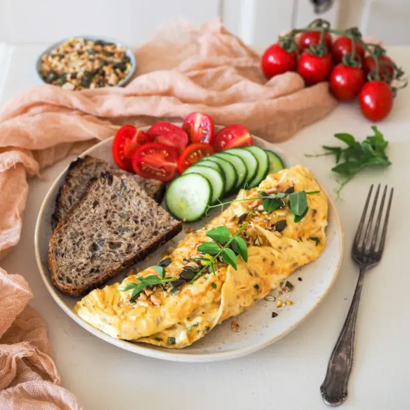 Bylinková omeleta s mozzarellou a granolou podle Romany Böhmové