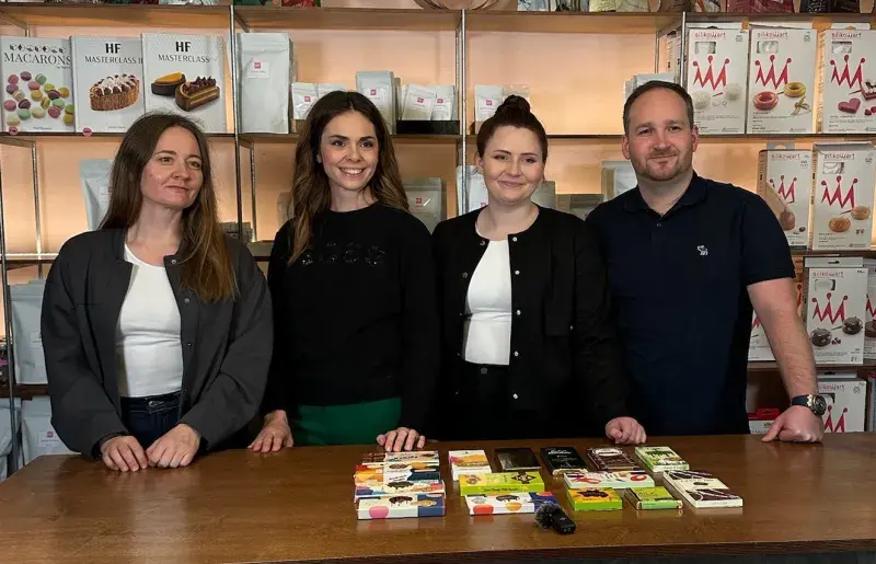 Testování dubajské čokolády