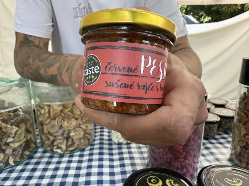 Zach's pesto and chilli na letním pikniku