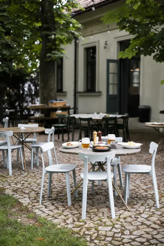 Ve svých restauracích vaří poctivou českou kuchyni. Jaké asi bude menu jeho nového podniku?