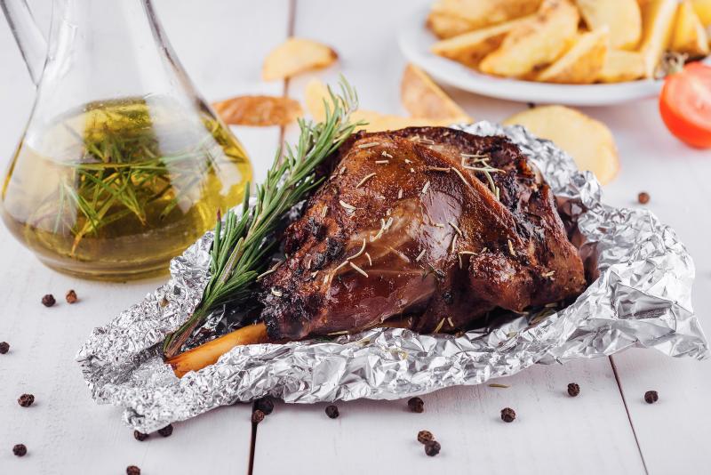 Jehneci_na_rozmarynu_shutterstock_2512935811.jpeg