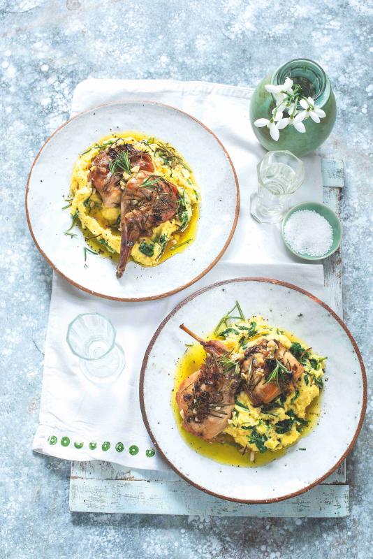 Králík na česneku a rozmarýnu & špenátová polenta