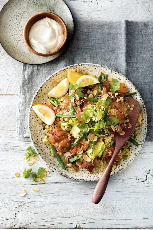 Kuskus s pikantním kuřecím masem a cizrnou