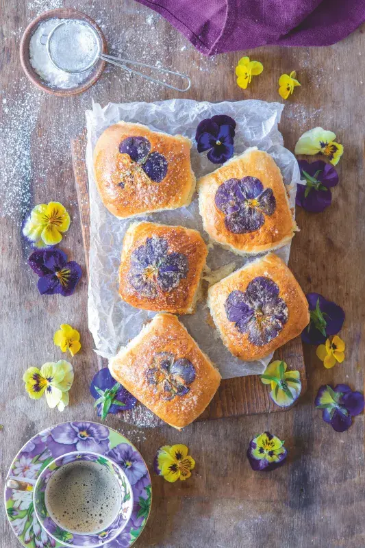 Kynuté houstičky s jedlými kvítky