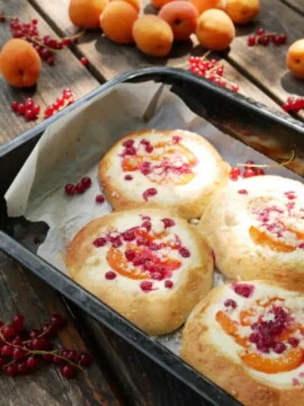 Kynuté koláče s tvarohem a ovocem