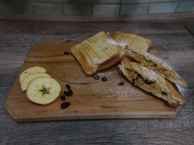 Lenka Kunčarová: „Toust ála žemlovka byl oblíbenou pochoutkou mého, nyní již dospělého, syna. Kdysi dávno jsem s ním zabodovala i v Apetitu.“