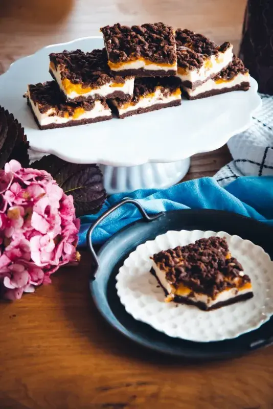 Strouhaný tvarohový koláč podle Kitchenaffair - můžete přidat i konzervované broskve