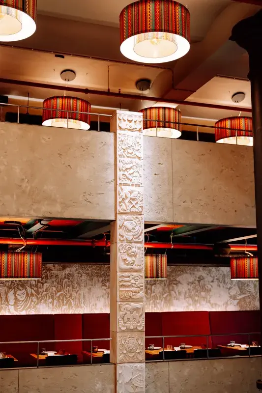 Promyšlený exteriér i interiér Mexické