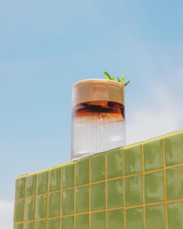 NESPRESSO_WW_IG_CANNES25_ORGA_SUMMER_COLLECTION_ICED_COFFEE_IMG_4X5_25_11.jpg