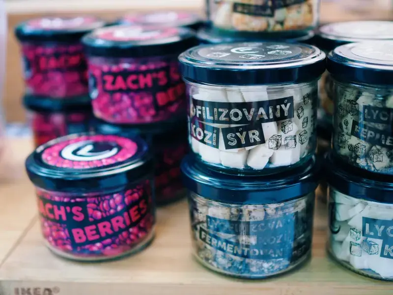 Lyofilizovaný kozí sýr od Zach´s pesto and chilli