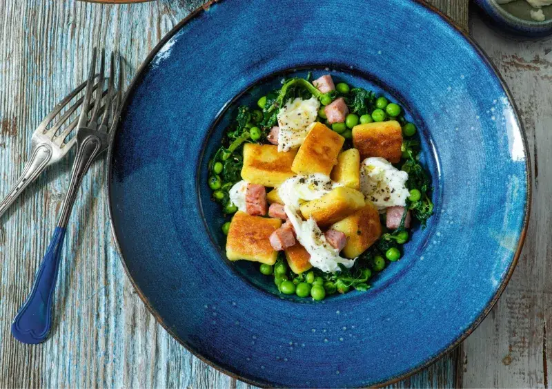 Opékané noky se šunkou a hráškem