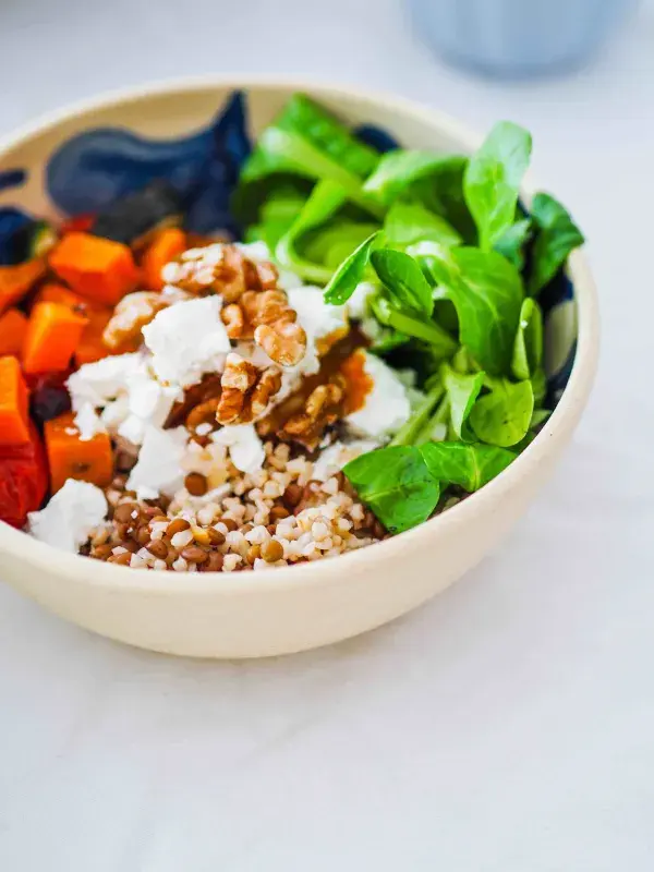 Bowl s horskou čočkou, bulgurem a pečenými batáty