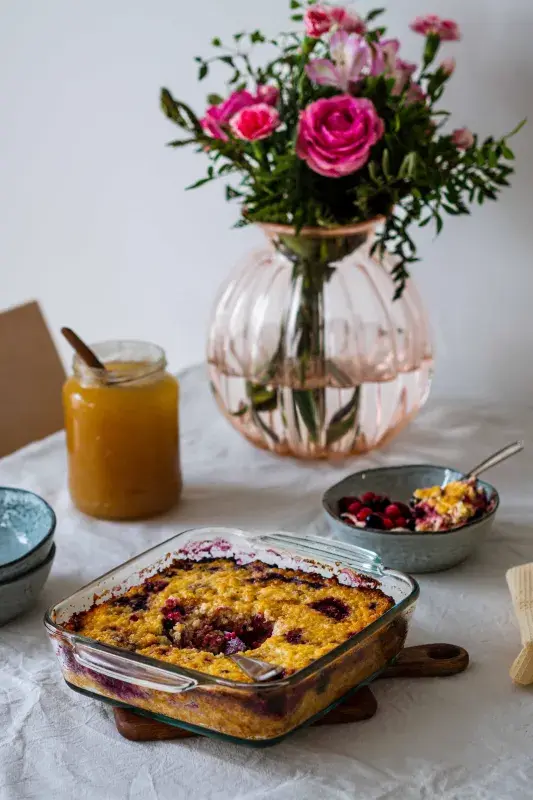 Tvarohový jáhelník s lesními plody podle Buchta v troubě