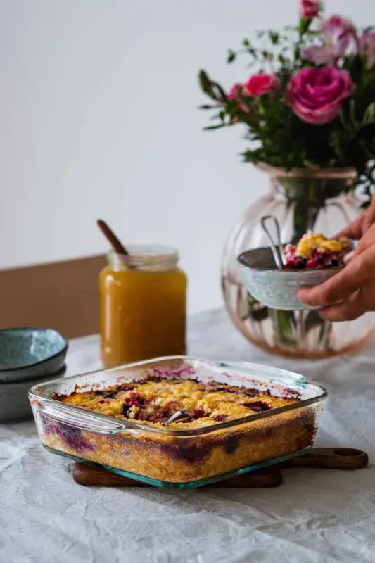 Tvarohový jáhelník s lesními plody podle Buchta v troubě