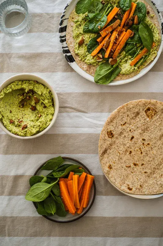 Tortilly s bazalkovo-hrachovou pomazánkou