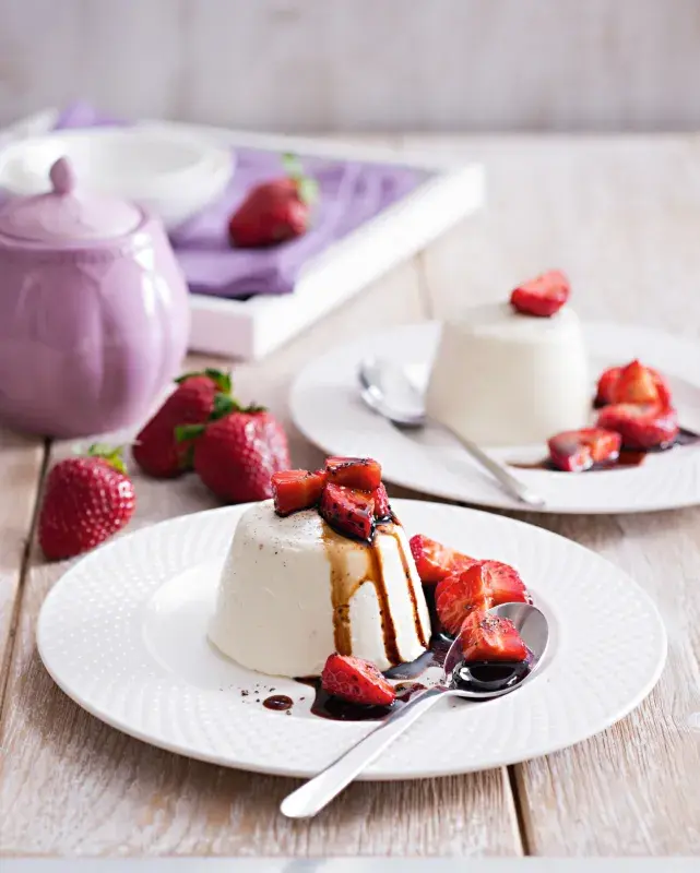 Panna cotta s balzamikovými jahodami