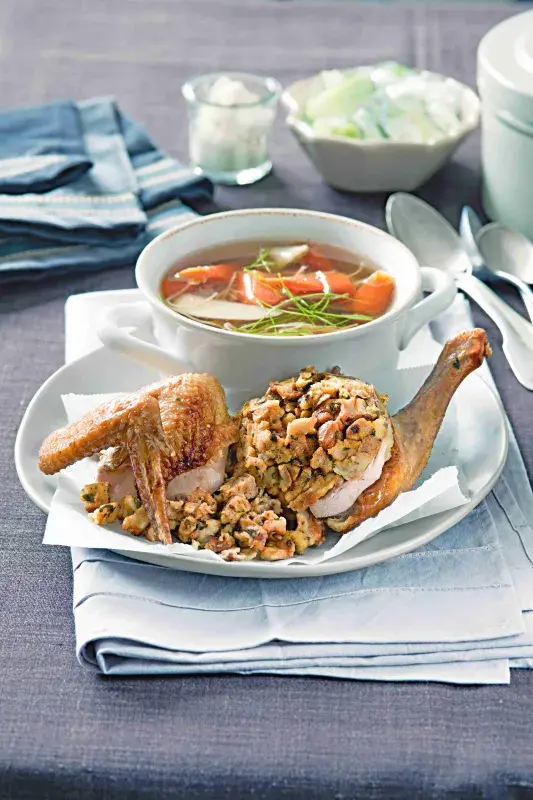 Pečená slepice s nádivkou a sváteční slepičí polévka