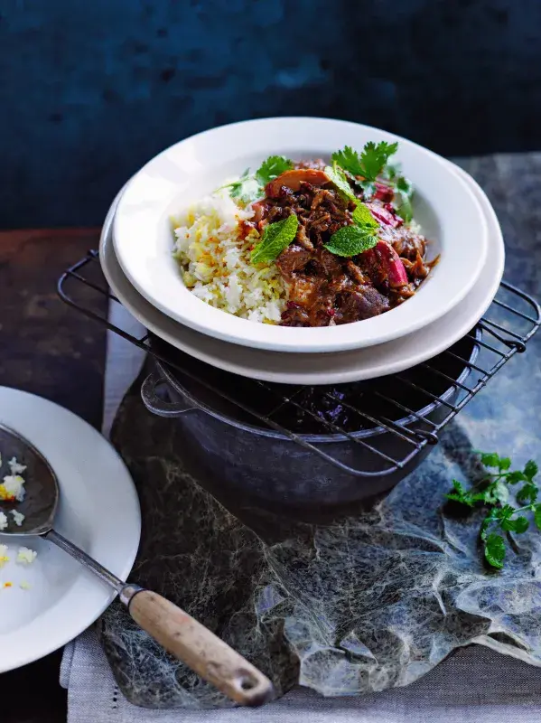 Perské jehněčí s rebarborou a rýží na způsob čelow