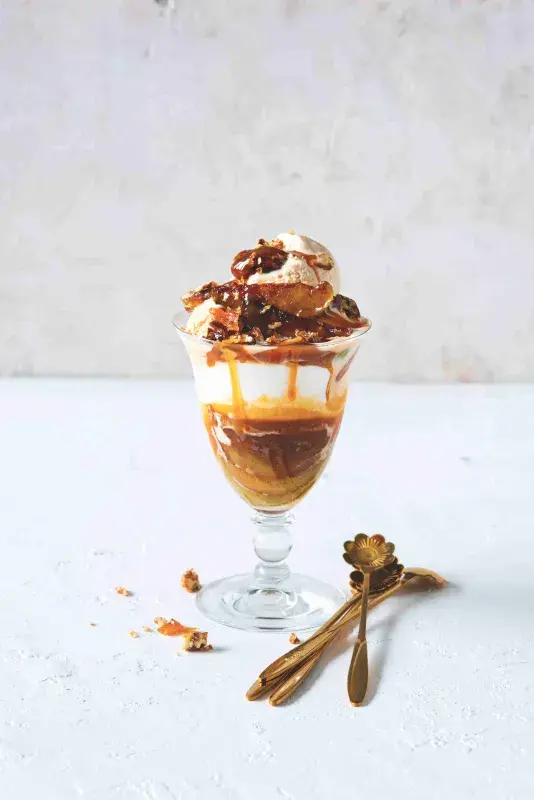 Karamelový zmrzlinový pohár snů