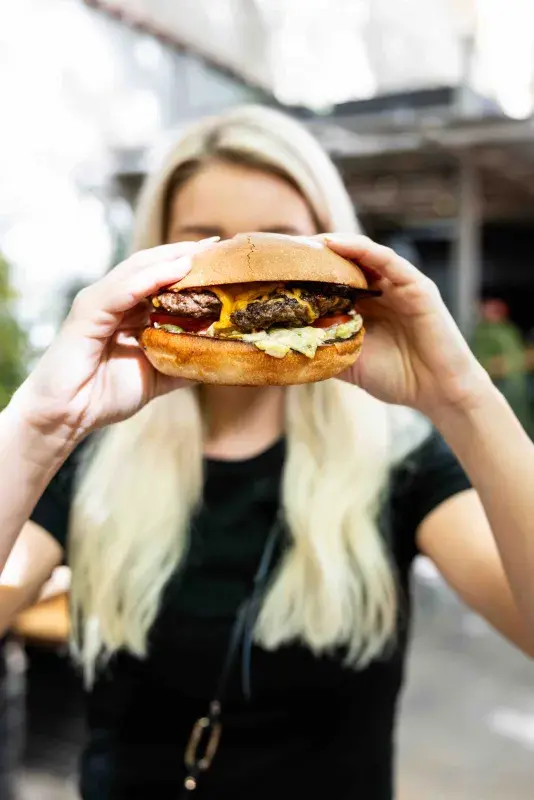 Burger z Arthur's Pub