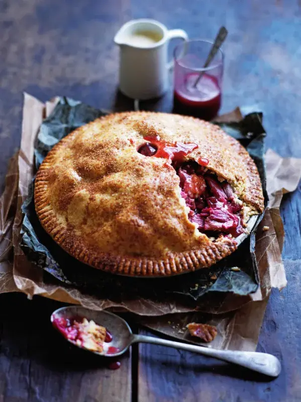 Rebarborovo-jablečný páj se skořicovou krustou