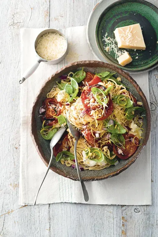 Špagety se třemi druhy sýra