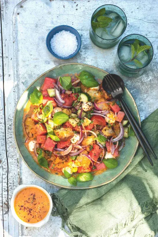 Salát panzanella s melounem