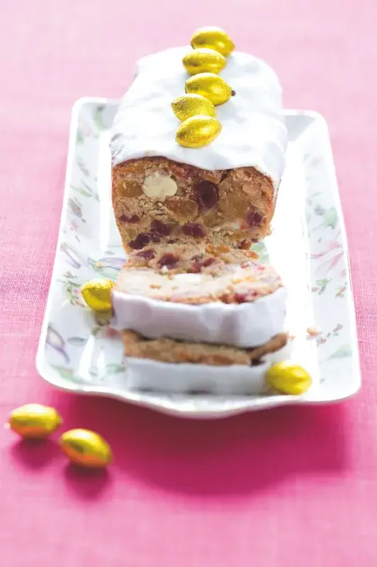 Simnel dort s třešněmi