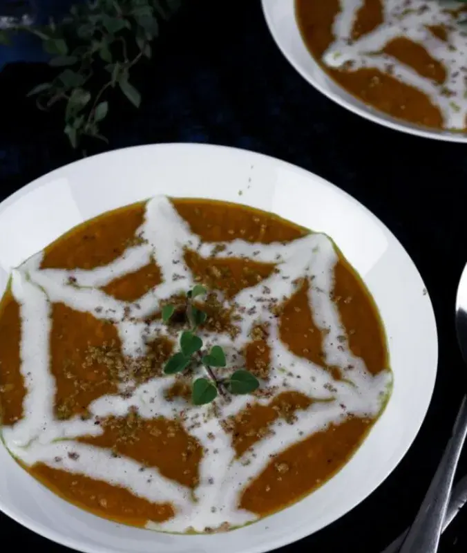 Dýňová polévka s pavučinou