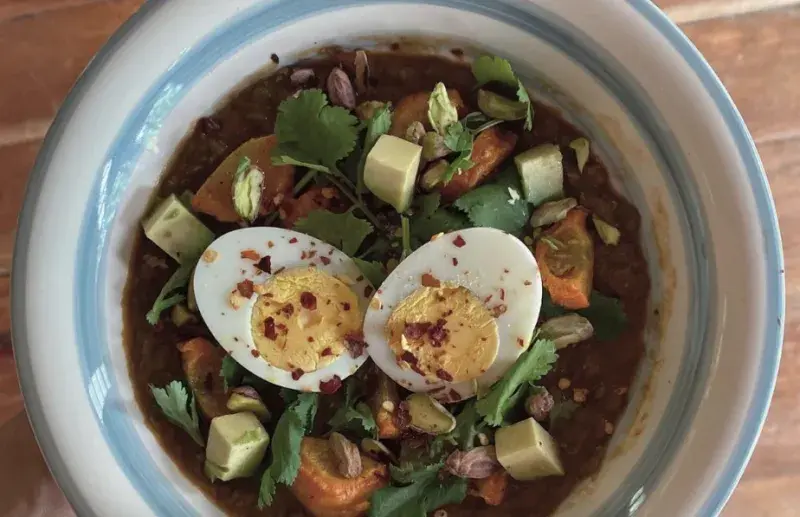 Čočkové ragú s vejcem